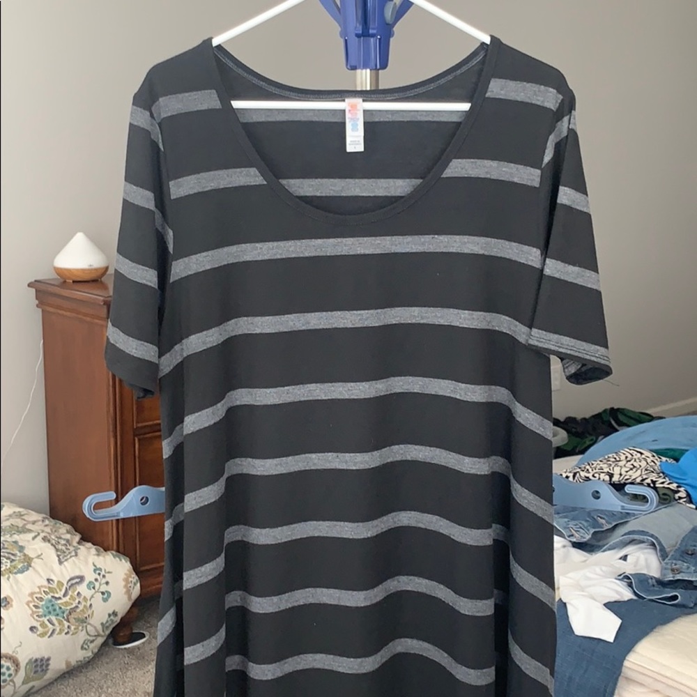 Lularoe shirt sleeve shirt